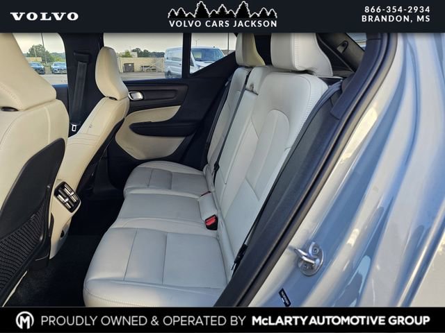 Used 2024 Volvo XC40 B5 Ultimate image 17