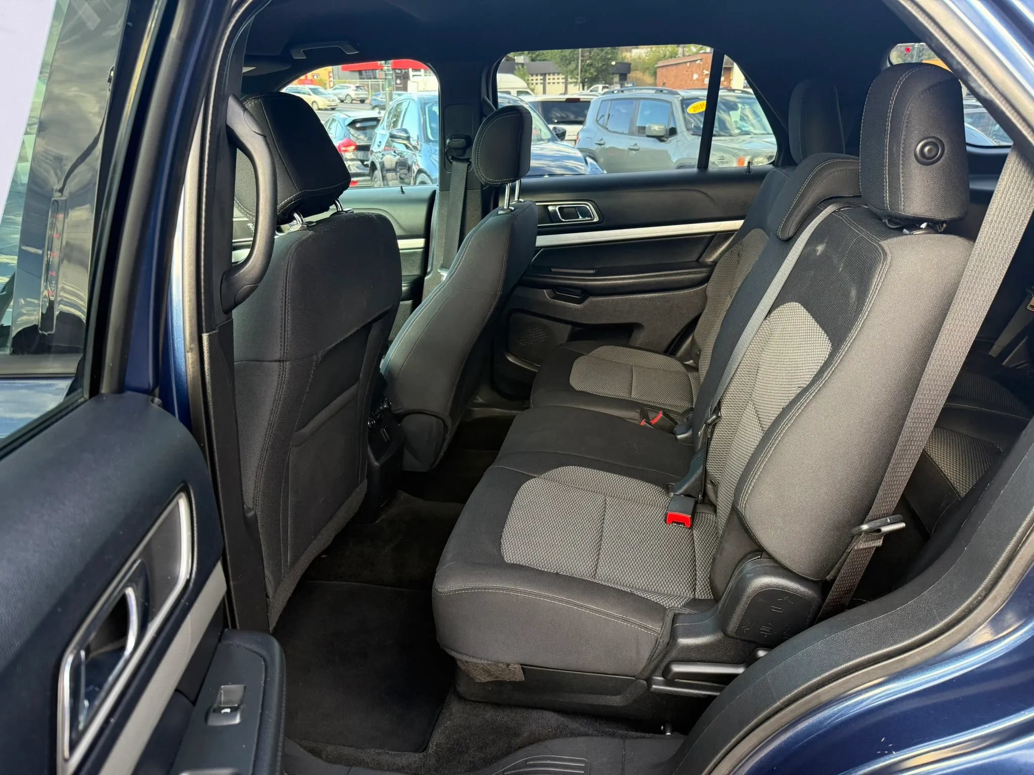 Used 2016 Ford Explorer XLT w/ Equipment Group 201A AWD/4WD image 18