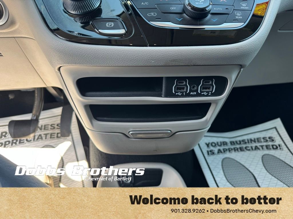 Used 2023 Chrysler Pacifica Touring-L image 27