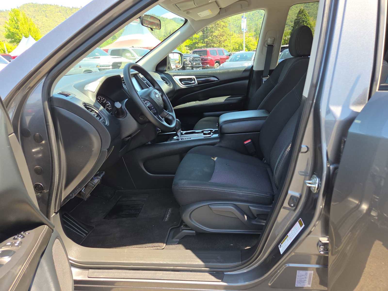 Used 2020 Nissan Pathfinder S AWD/4WD image 19