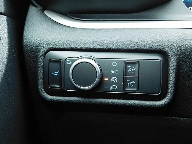 Used 2023 Ford Explorer XLT AWD/4WD image 25