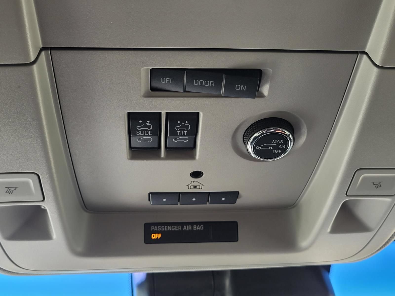 Used 2019 Chevrolet Suburban Premier w/ Premier Plus Edition RWD image 34
