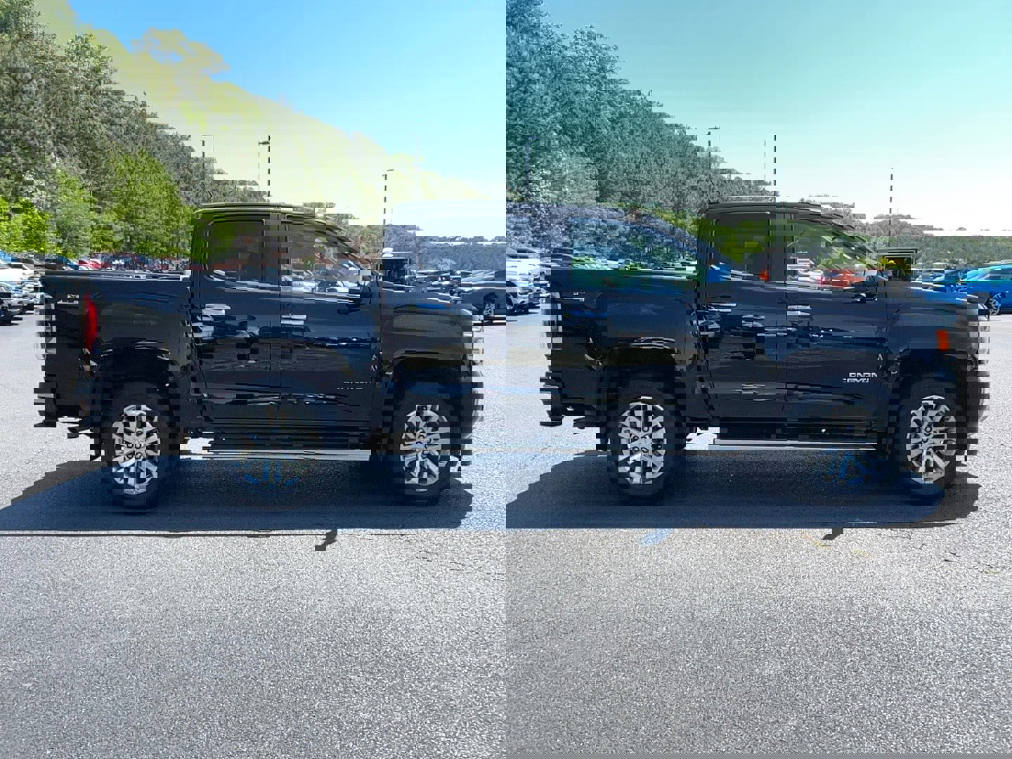 Used 2016 GMC Canyon SLT w/ Driver Alert Package image 4