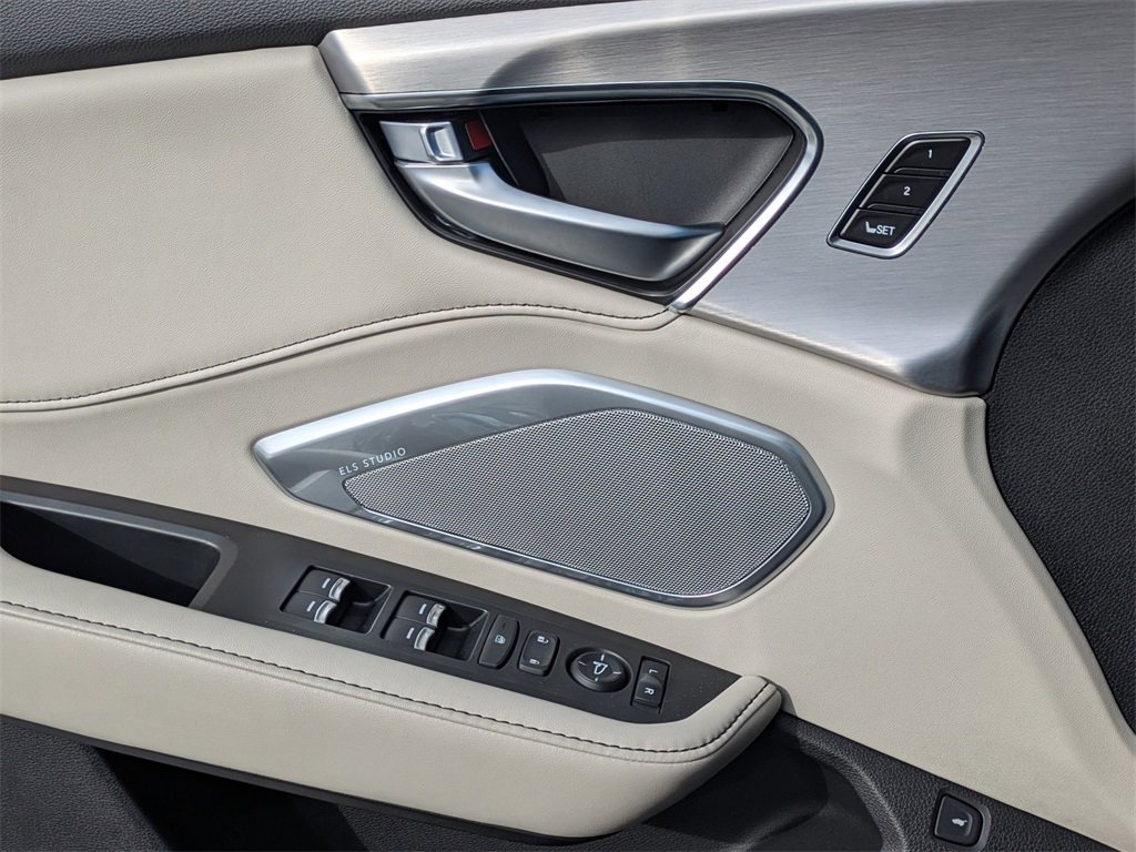 Certified 2025 Acura RDX w/ Technology Package image 18