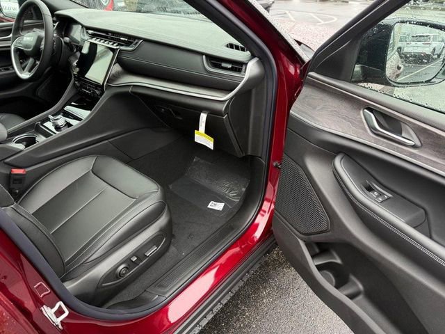 New 2025 Jeep Grand Cherokee L Limited w/ Trailer Tow Package image 18