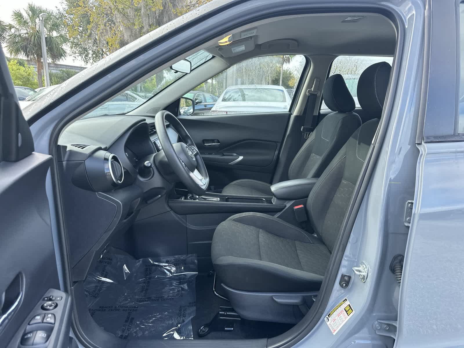 Used 2024 Nissan Kicks SV FWD image 2