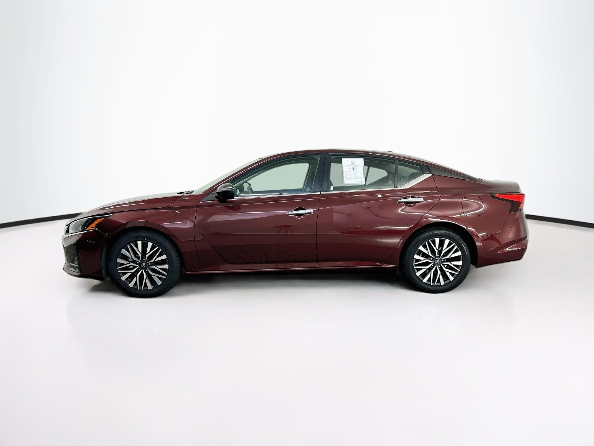 Used 2024 Nissan Altima 2.5 SV FWD image 4