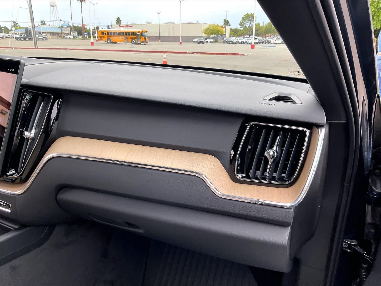 New 2027 Volvo XC60 B5 Core AWD/4WD image 28