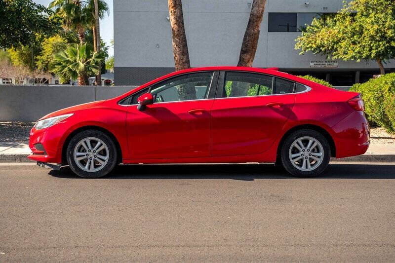 Used 2017 Chevrolet Cruze LT FWD image 2