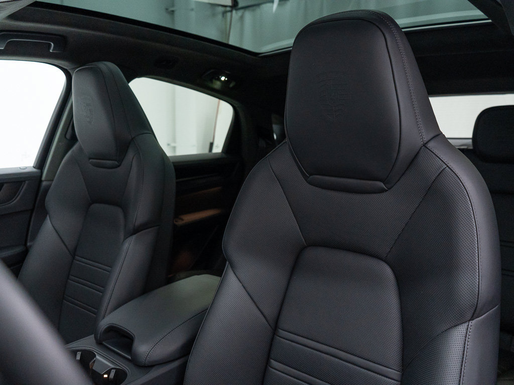Certified 2026 Porsche Cayenne GTS AWD/4WD image 16