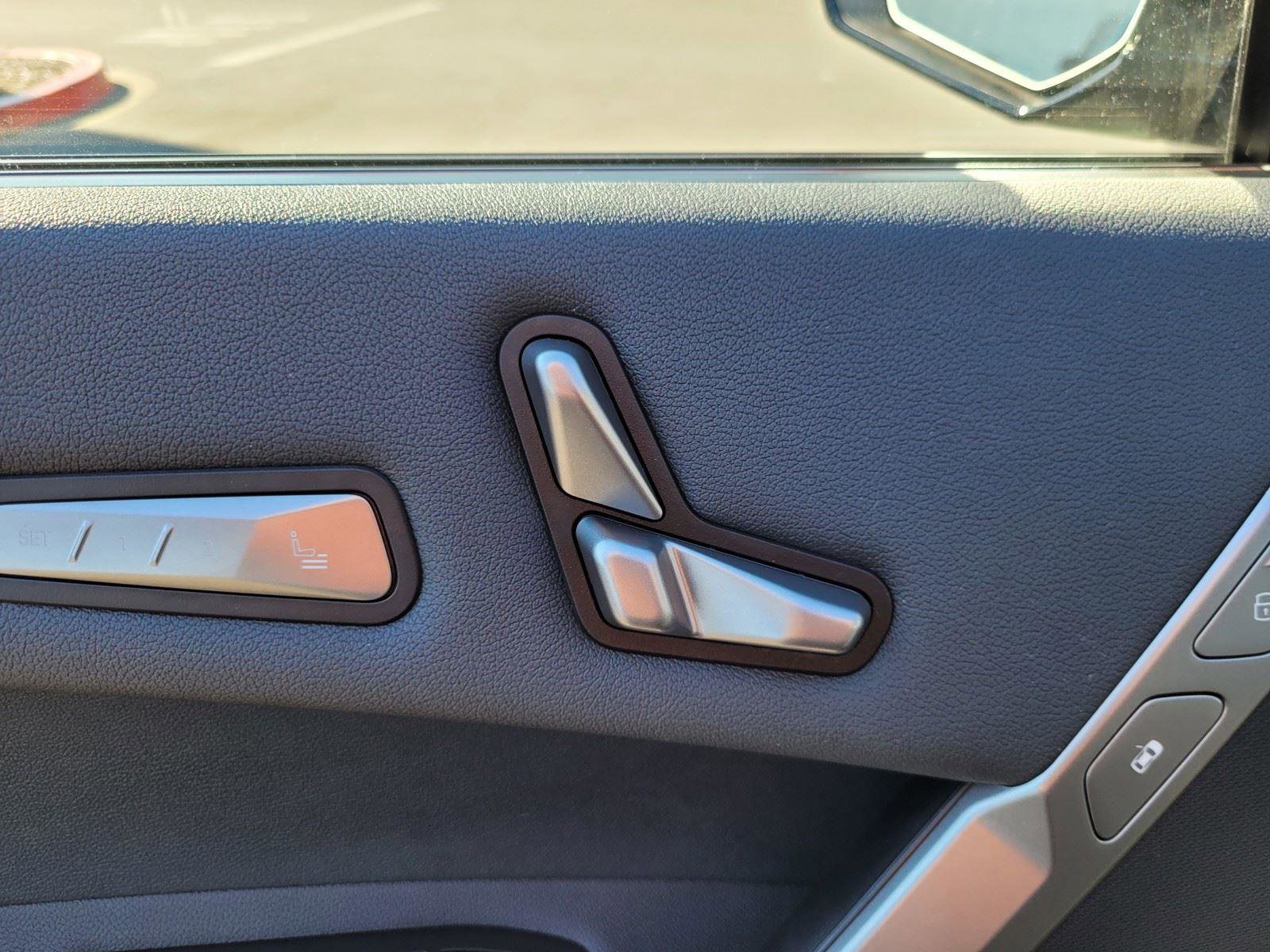 Certified 2025 BMW iX xDrive50 w/ Premium Package image 25