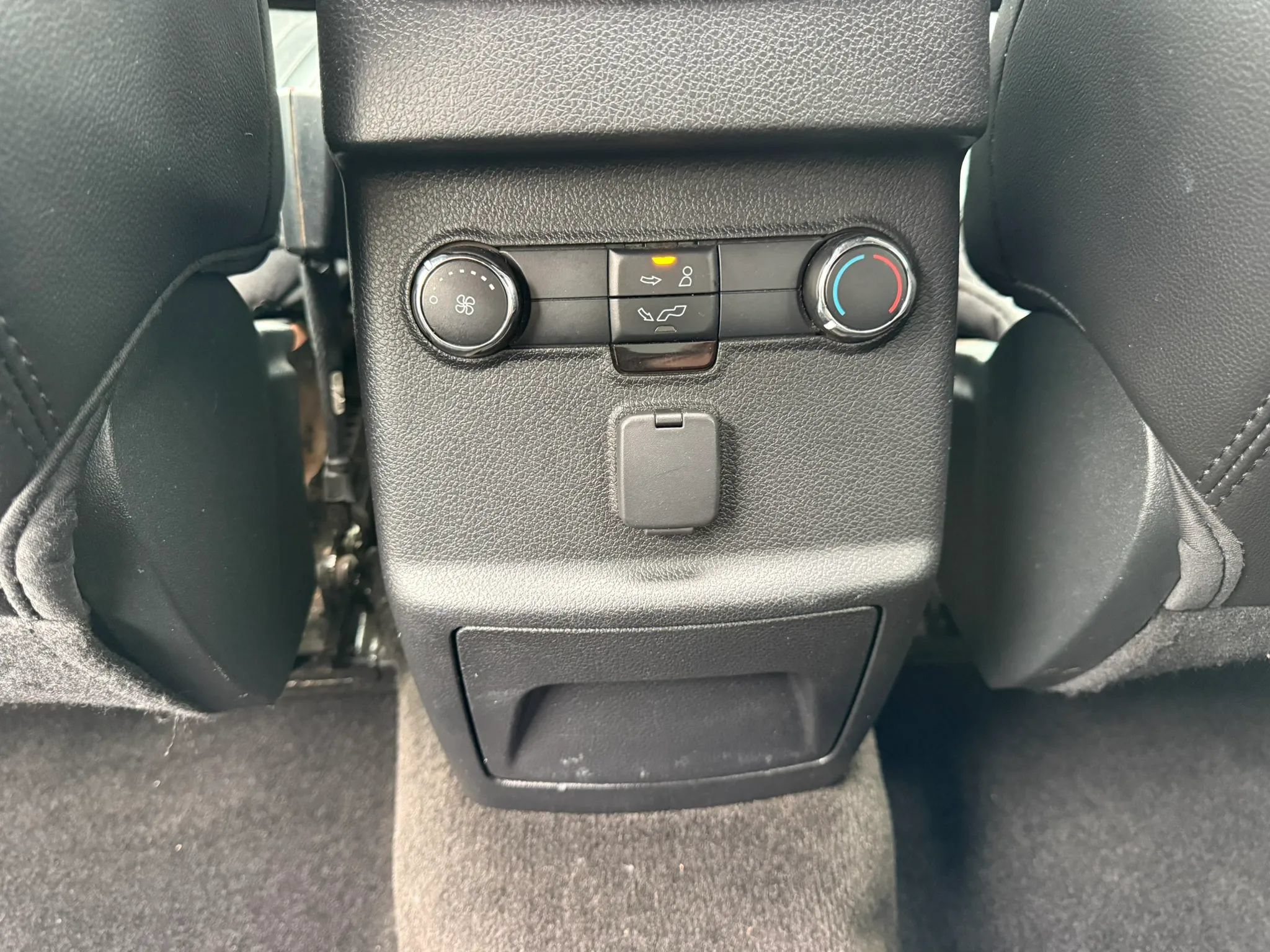Used 2018 Ford Explorer XLT w/ Equipment Group 202A AWD/4WD image 36