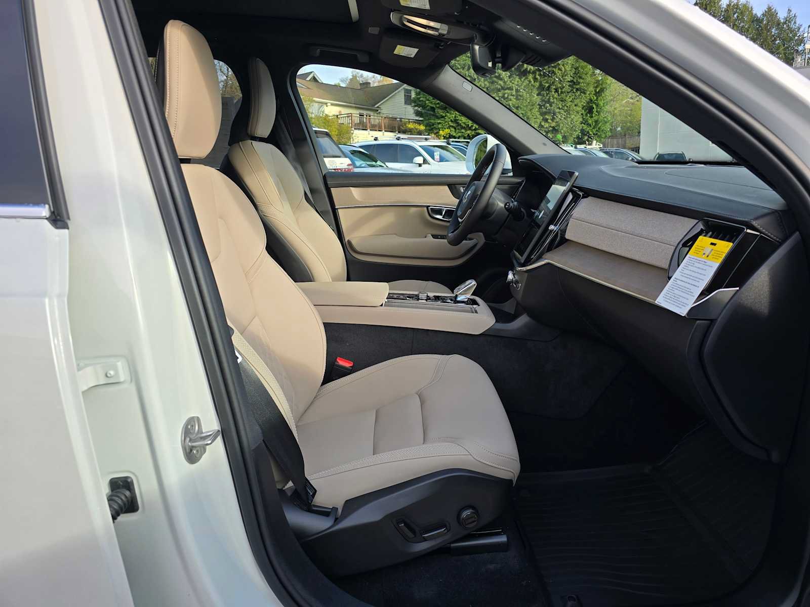 New 2026 Volvo XC90 B6 Plus w/ Protection Package Premier AWD/4WD image 19