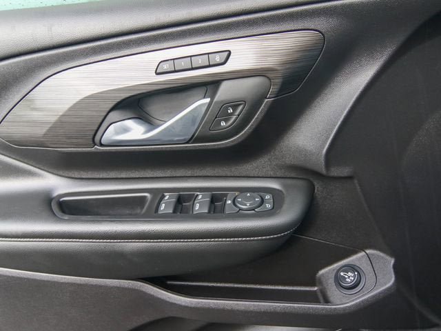 Used 2024 GMC Terrain SLT w/ Infotainment Package II AWD/4WD image 14