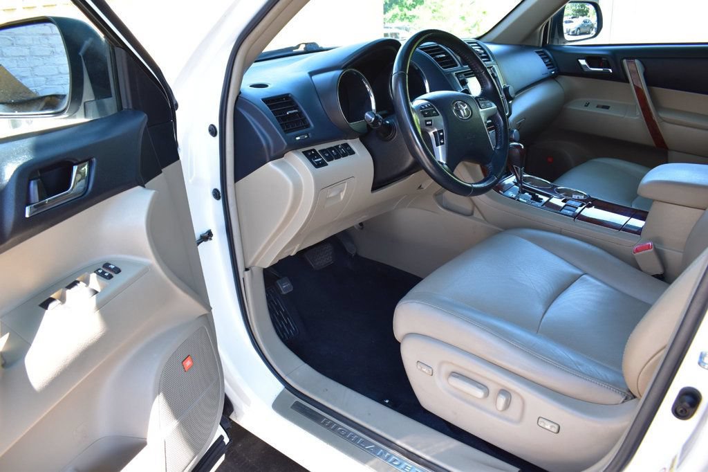 Used 2013 Toyota Highlander Limited AWD/4WD image 13