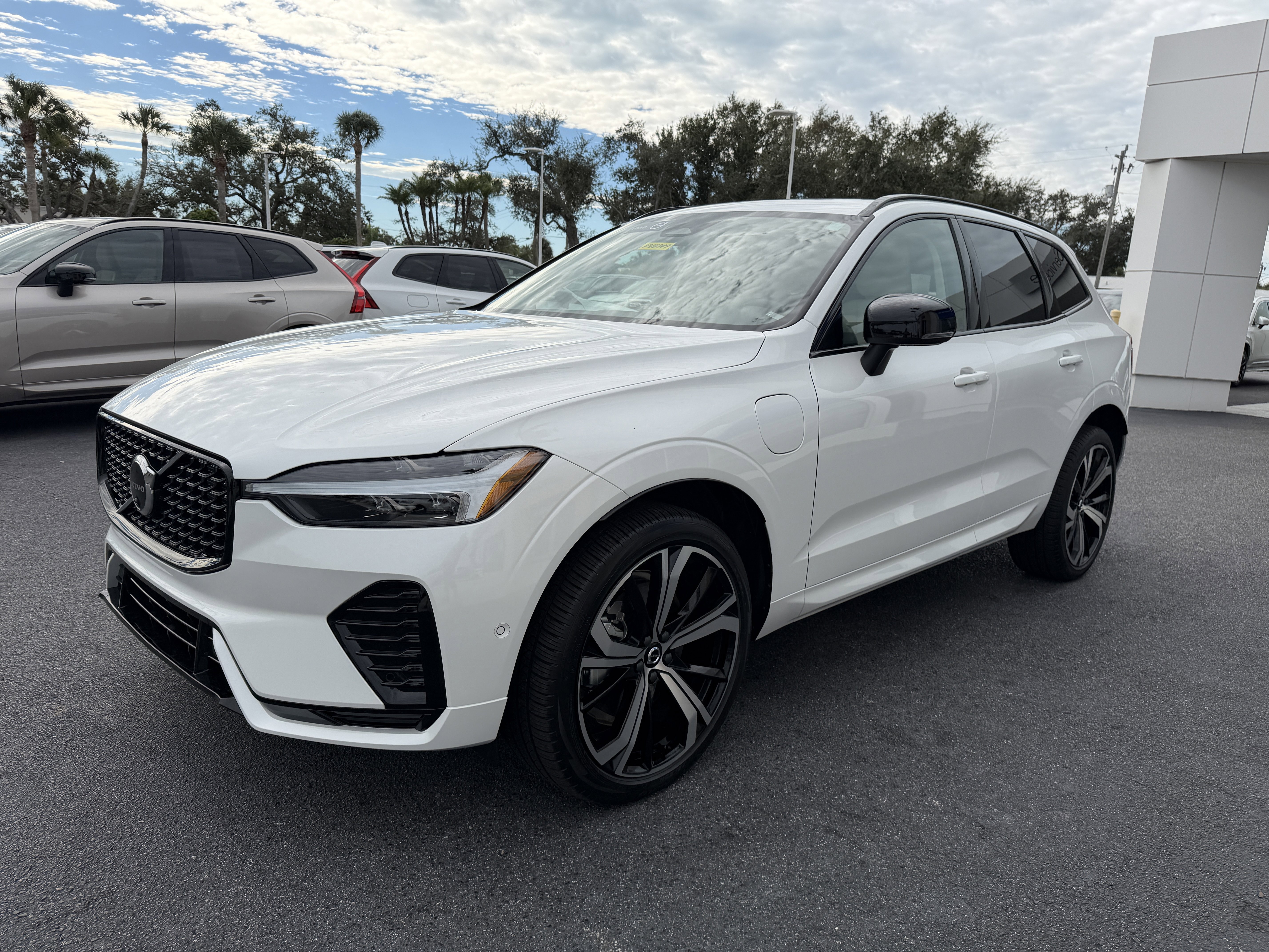 Certified 2025 Volvo XC60 T8 Ultra w/ Protection Package image 7