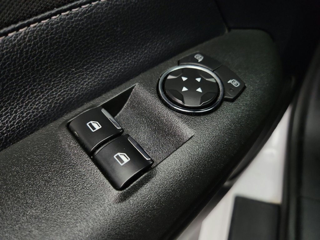 Used 2018 Ford Mustang Coupe RWD image 19