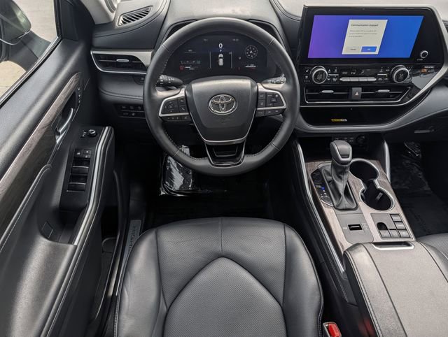Used 2024 Toyota Highlander Limited image 12