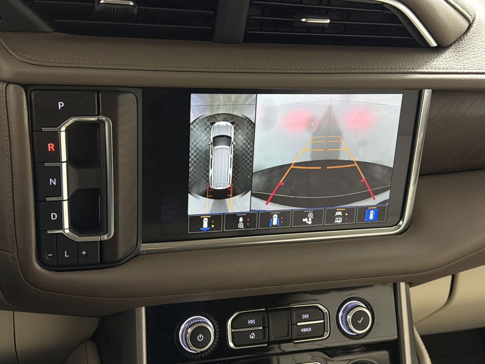 Used 2022 GMC Yukon Denali w/ Denali Premium Package image 19