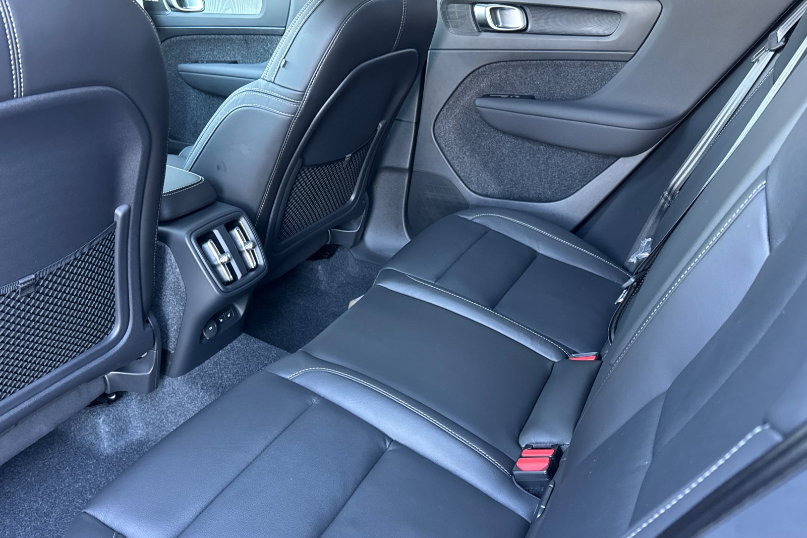 New 2026 Volvo XC40 B5 Ultra w/ Protection Package Premier AWD/4WD image 12