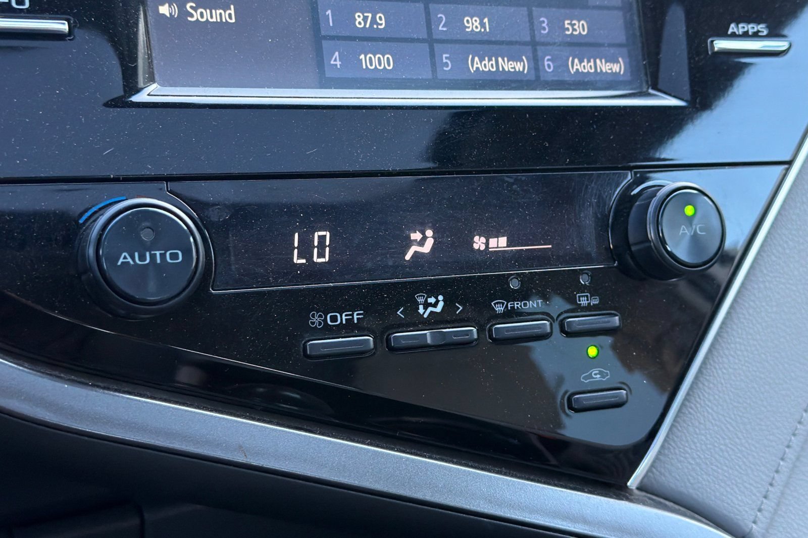 Used 2018 Toyota Camry SE w/ Moonroof Package FWD image 21