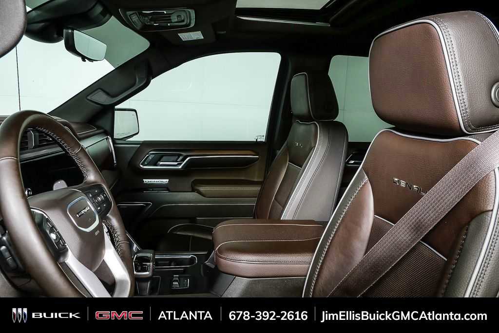 Used 2025 GMC Sierra 1500 Denali w/ Technology Package AWD/4WD image 5