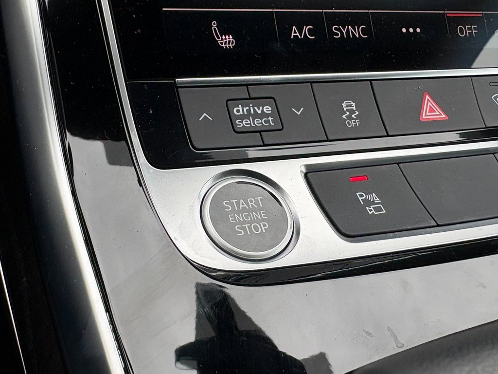 Used 2023 Audi Q8 Premium image 30