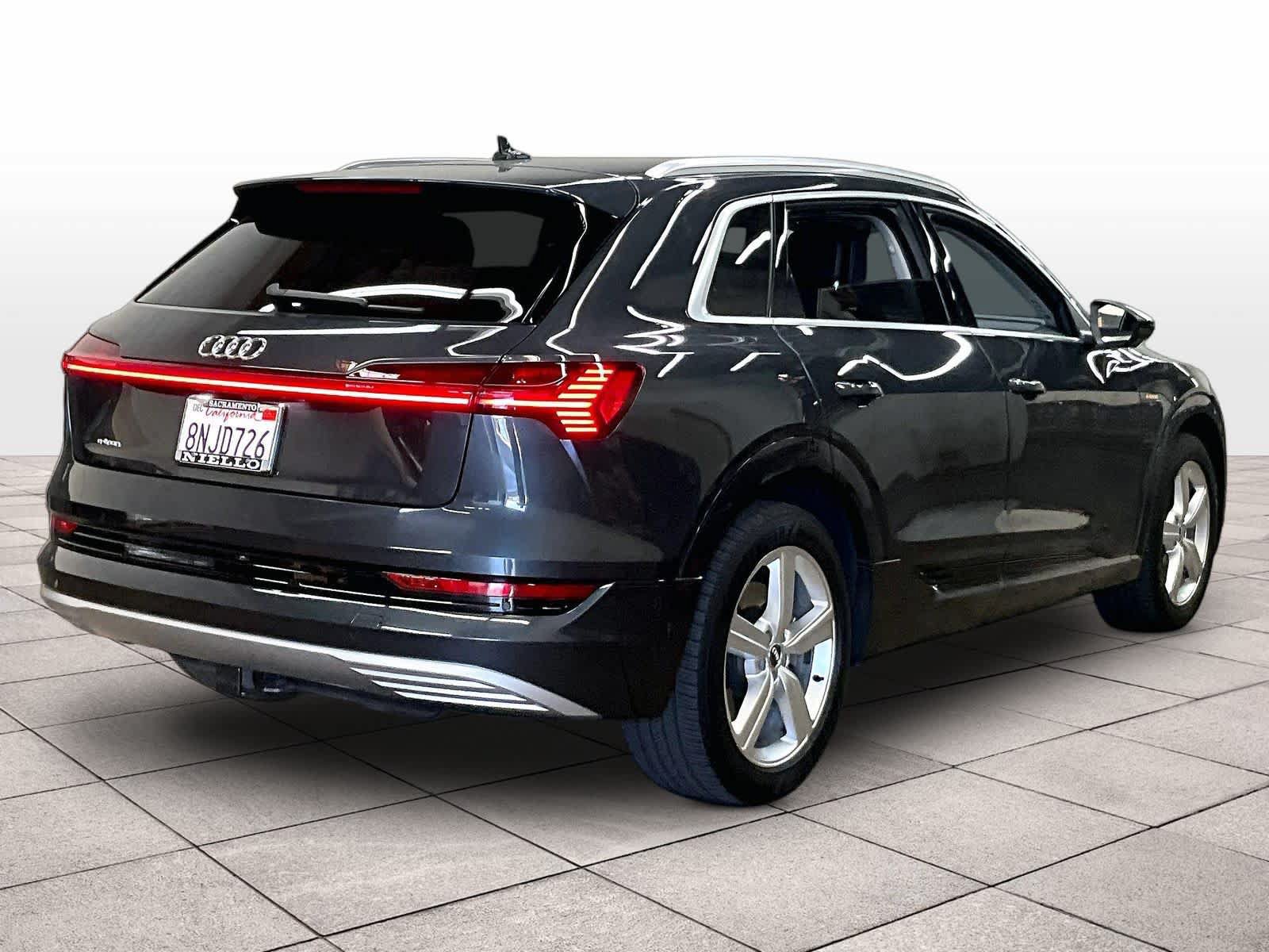Used 2019 Audi e-tron Prestige w/ Prestige Package AWD/4WD image 17