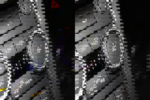 Used 2018 Land Rover Range Rover Evoque SE Premium image 16