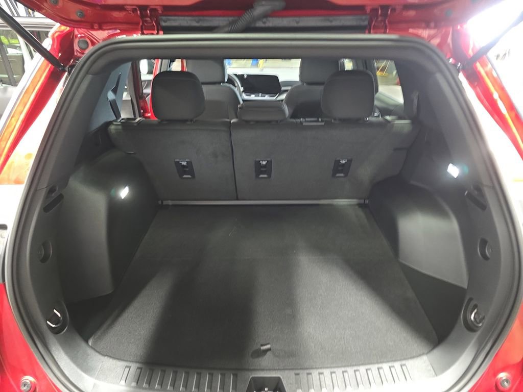 Used 2025 Chevrolet Equinox LT w/ Safety and Technology Package image 14