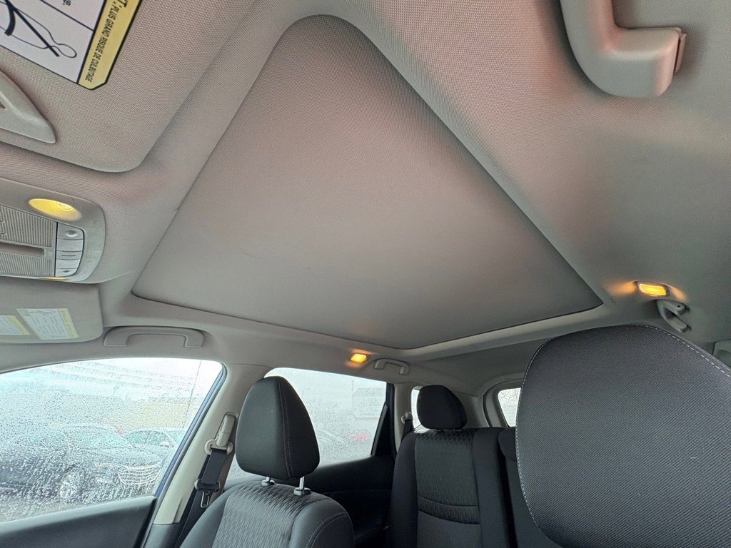 Used 2018 Nissan Rogue SV w/ Sun & Sound Touring Package image 8