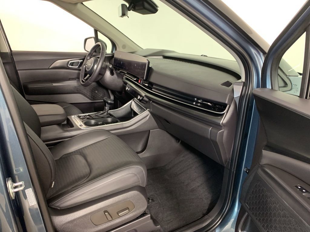 Used 2025 Kia Carnival SX Prestige image 46