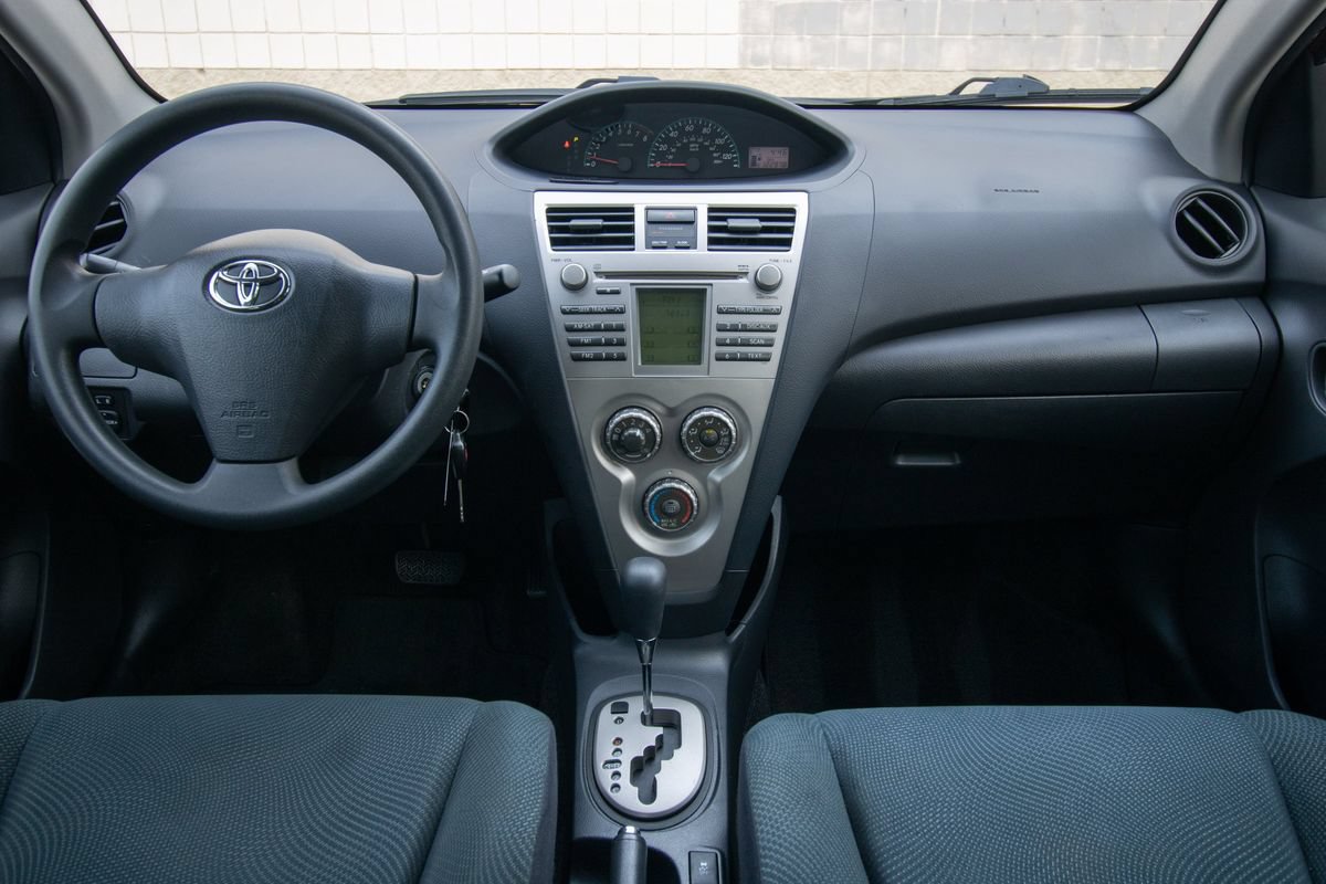 Used 2010 Toyota Yaris Sedan FWD image 30