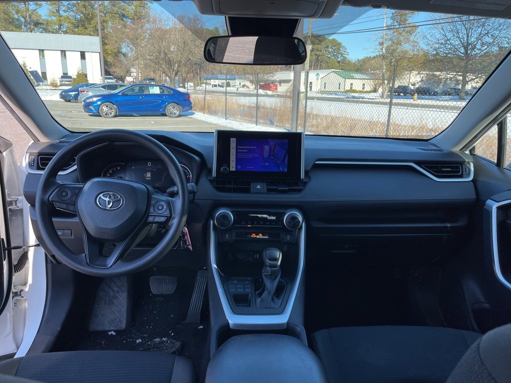 Used 2024 Toyota RAV4 LE image 8