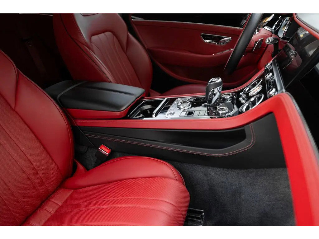 Used 2021 Bentley Continental GT V8 image 33