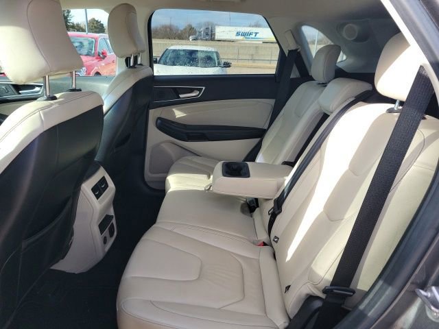 Used 2022 Ford Edge Titanium image 16