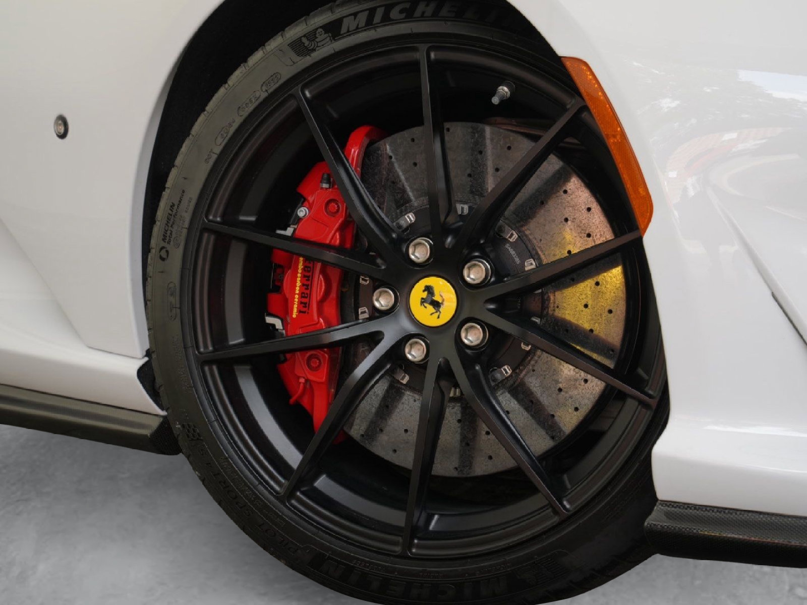 Used 2022 Ferrari 812 GTS RWD image 3
