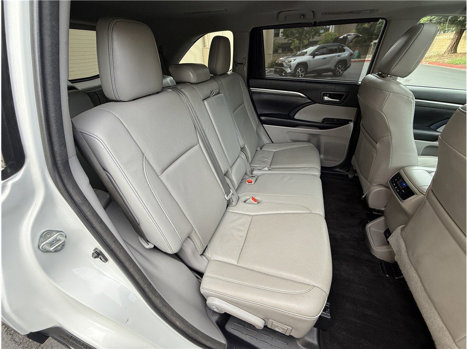 Used 2018 Toyota Highlander Limited AWD/4WD image 15