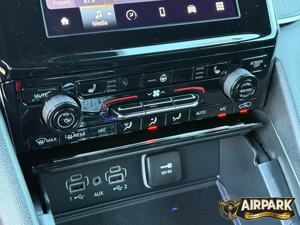 New 2025 Jeep Grand Cherokee L Laredo w/ Luxury Tech Group I image 18