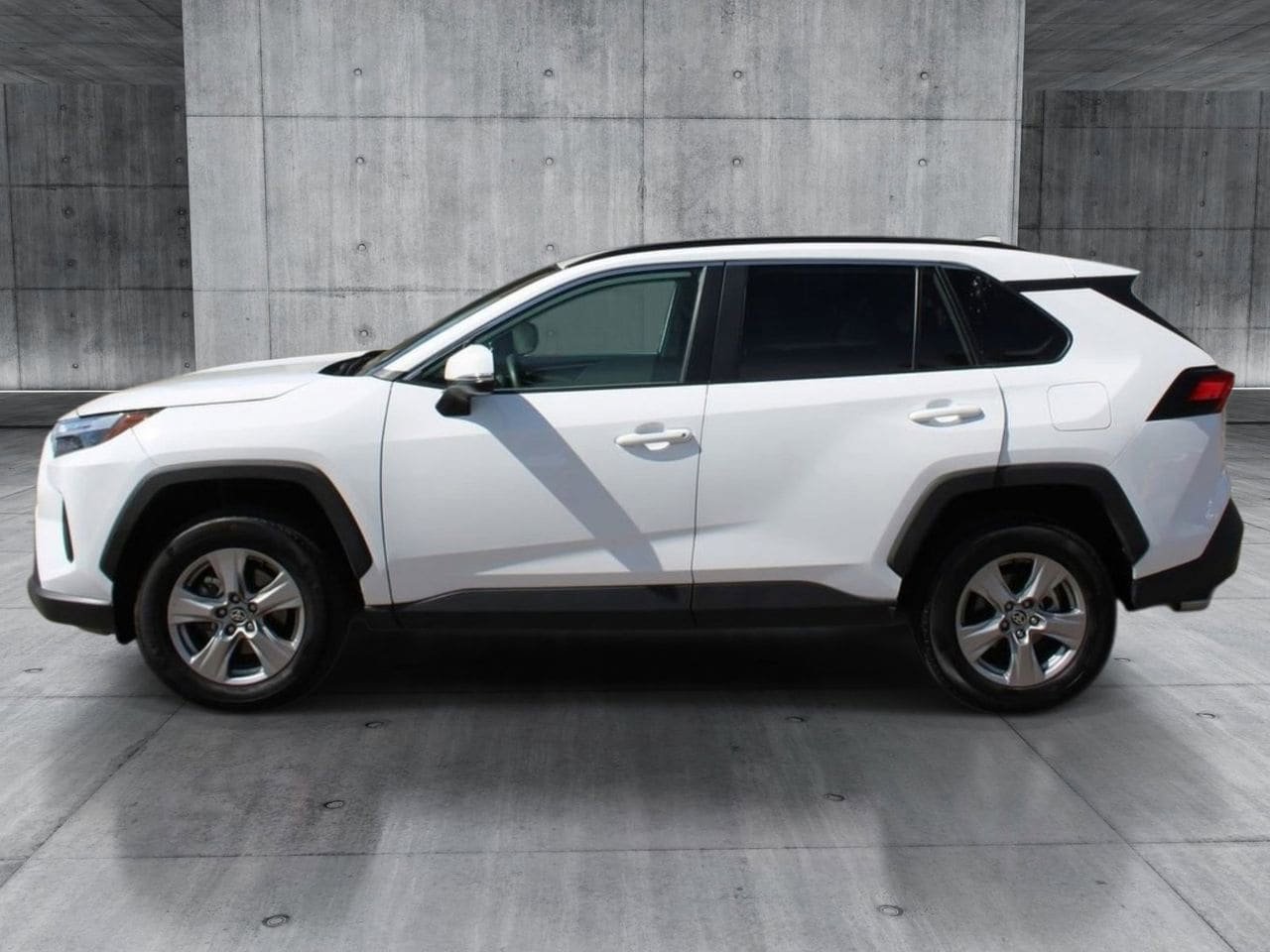 Used 2025 Toyota RAV4 XLE FWD image 2