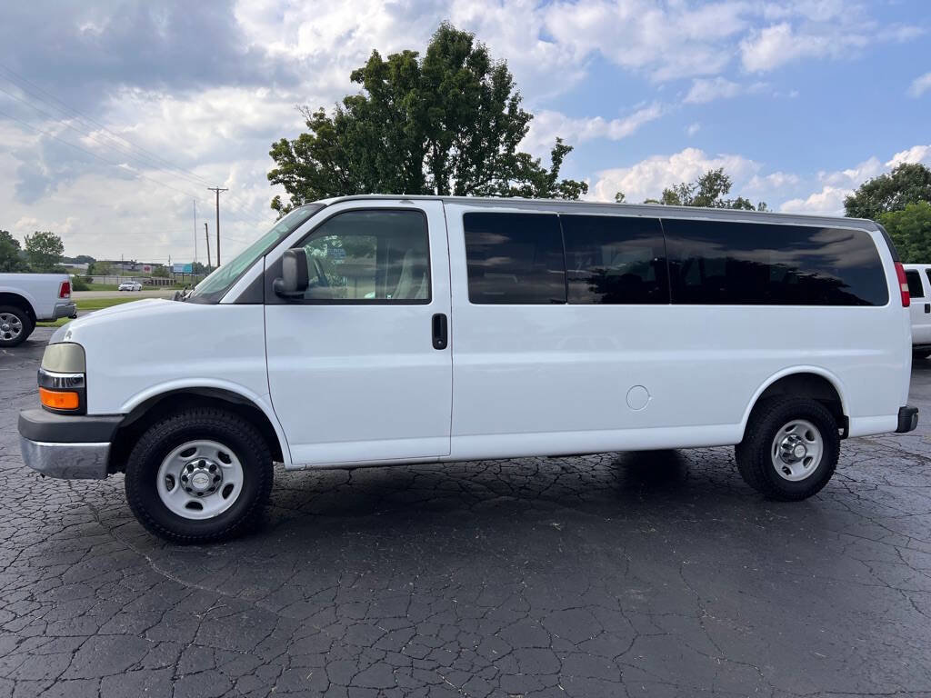 Used 2009 Chevrolet Express 3500 Extended Passenger w/ LT Preferred Equipment Group image 1