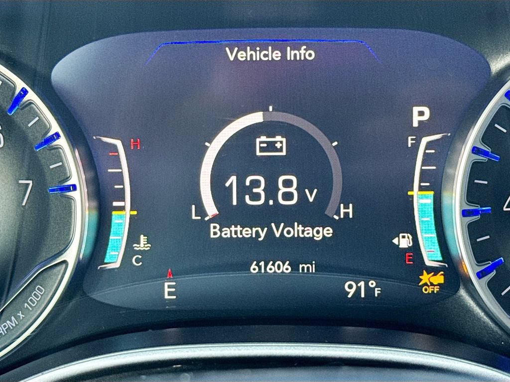 Used 2024 Chrysler Pacifica Touring-L FWD image 18