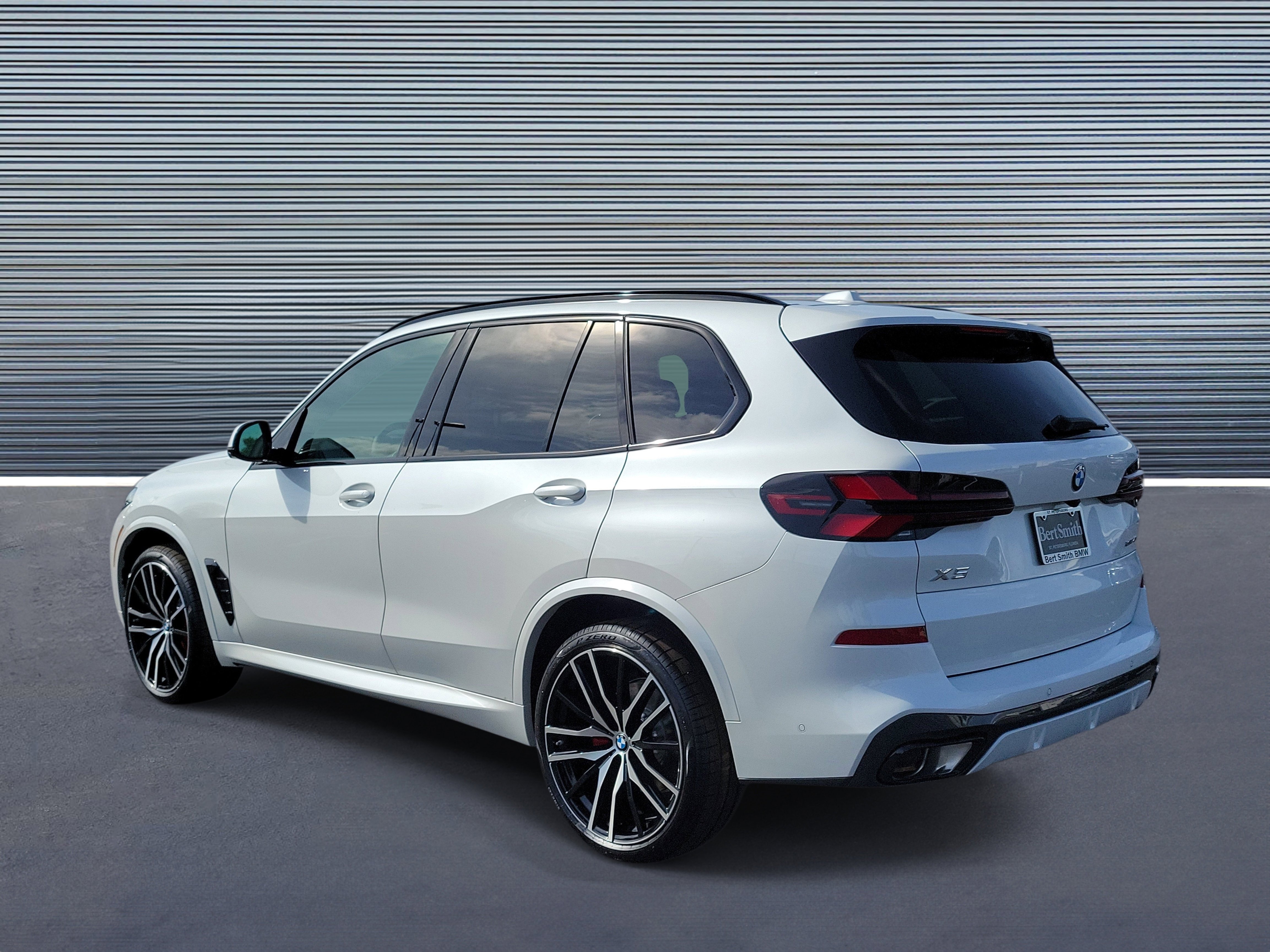 New 2026 BMW X5 xDrive40i w/ M Sport Package image 4