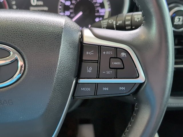 Certified 2024 Toyota Highlander XLE image 29