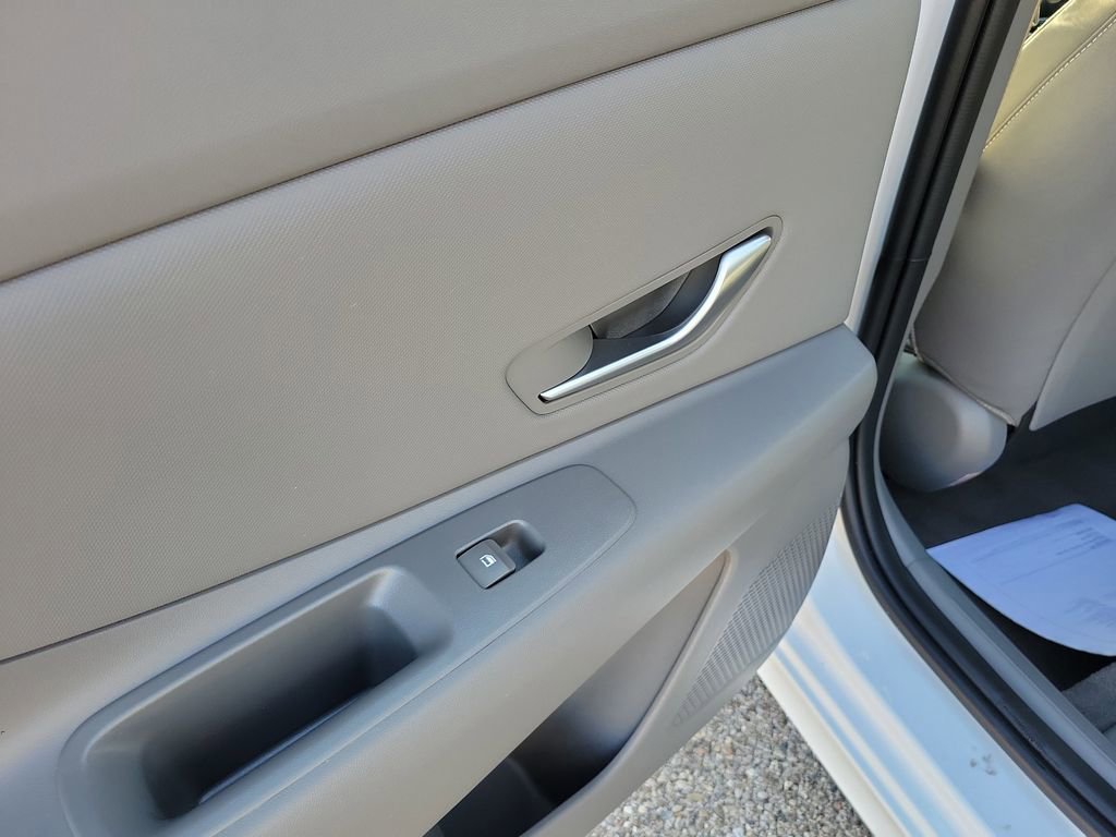 Used 2025 Hyundai Elantra SEL image 15