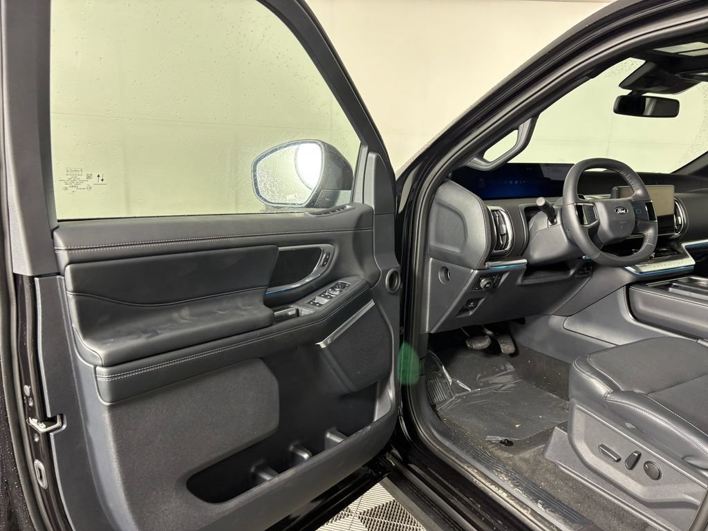 New 2026 Ford Expedition Platinum w/ Stealth Performance Package AWD/4WD image 13