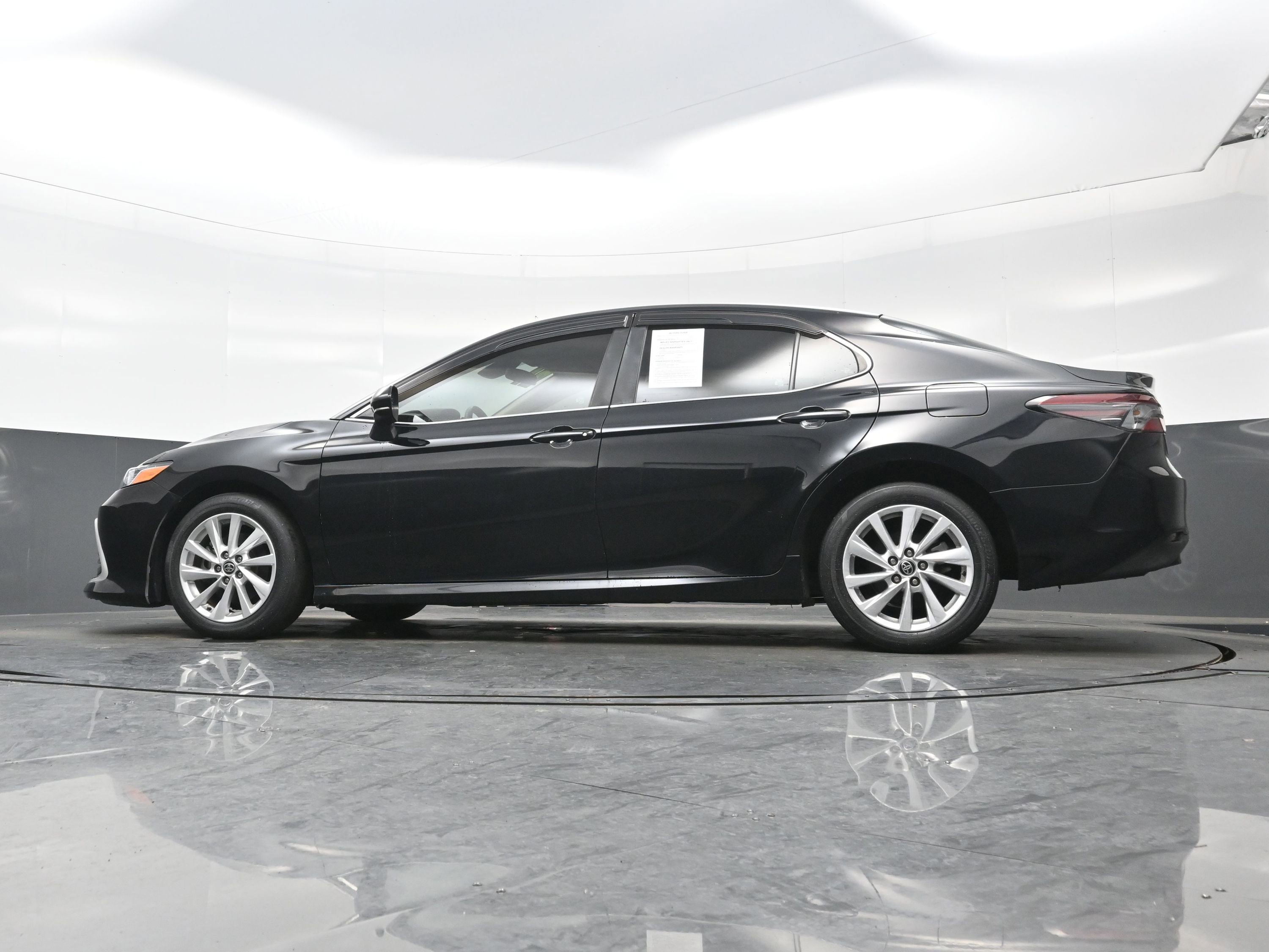 Used 2021 Toyota Camry LE image 25