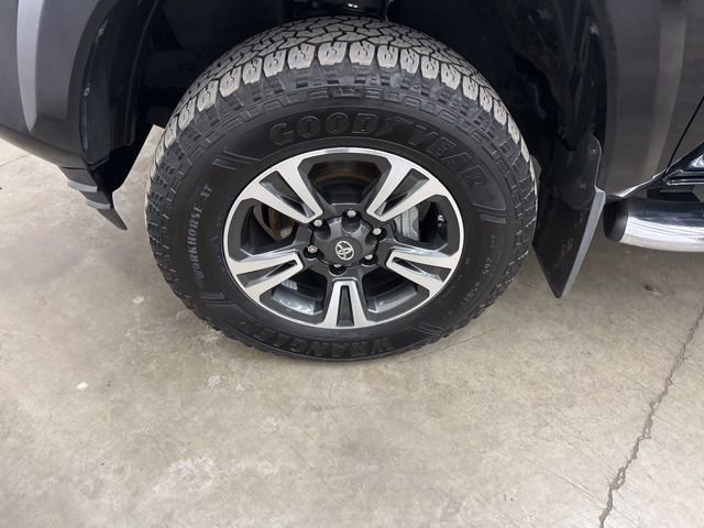 Used 2019 Toyota Tacoma TRD Sport image 18