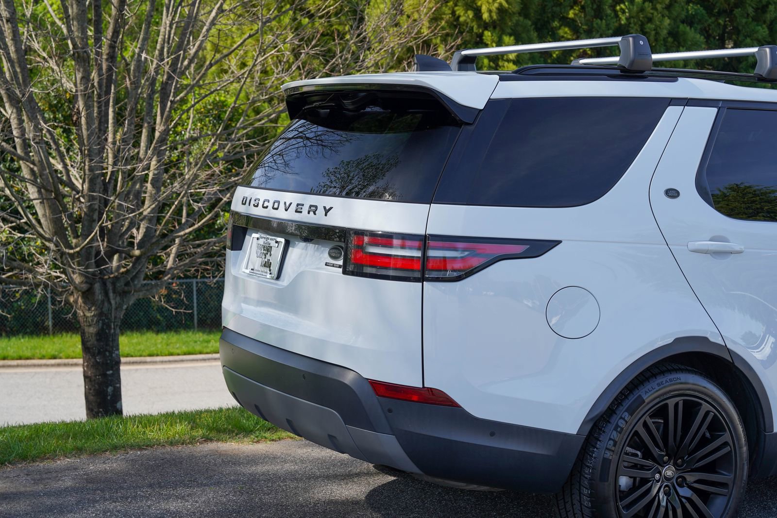 Used 2018 Land Rover Discovery HSE Luxury image 11