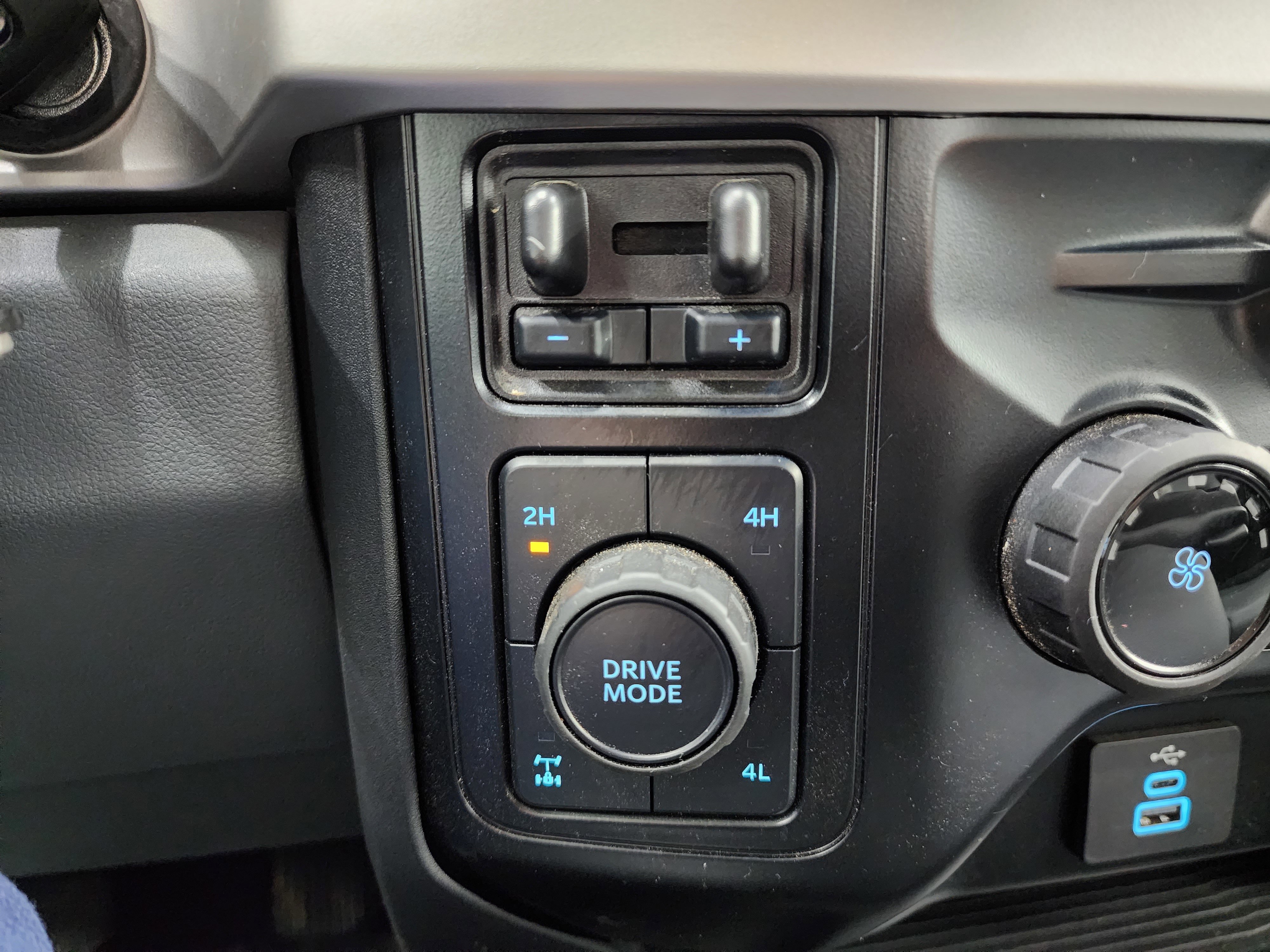 Used 2024 Ford F350 XL w/ FX4 Off-Road Package image 41